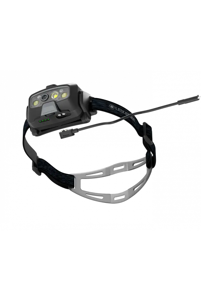 Latarka Ledlenser HF8R Core Black