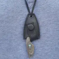 Nóż na szyje MKM Mikro 1 Carbon Fiber, Stone Washe